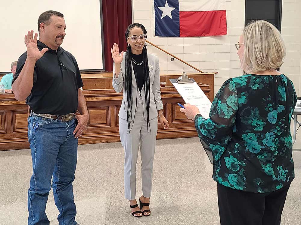 Cassie Gregory Executive Administrative Assistant Cindy Elliott administers the oath of office to new school board members William Baker and Ashney Shelly during the May 24 COCISD board meeting. (Courtesy Photo)