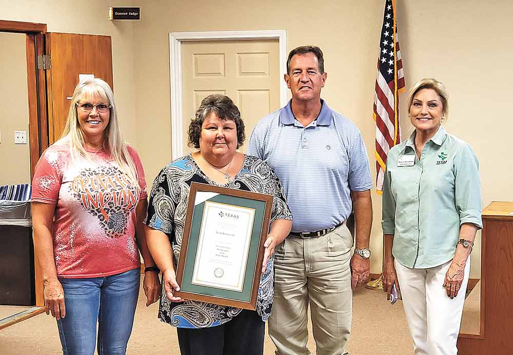 Susie Hammond receives the 2020 Do-Gooder of the Year award from Texas Forest Country CEO Nancy Windham for her efforts to help the area during the COVID crisis. Photo by Tony Farkas/TCNS