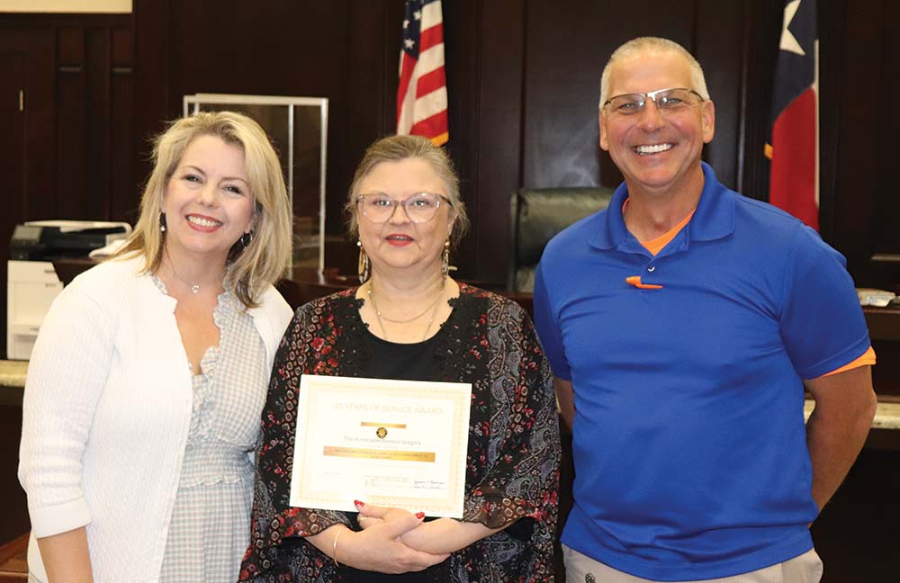 County Clerk Donece Gregory (middle) received a certificate for her 35 years of service to the county as clerk. Treasurer Leann Monk (left) presented the award and Pct. 2 Commissioner Stevan Sturrock (right) helped Gregory celebrate her achievement. Gregory actually began working for Tyler County in the late ‘70s and worked for Sturrock’s father, Allen, who served as County Judge. CHRIS EDWARDS | TCB 