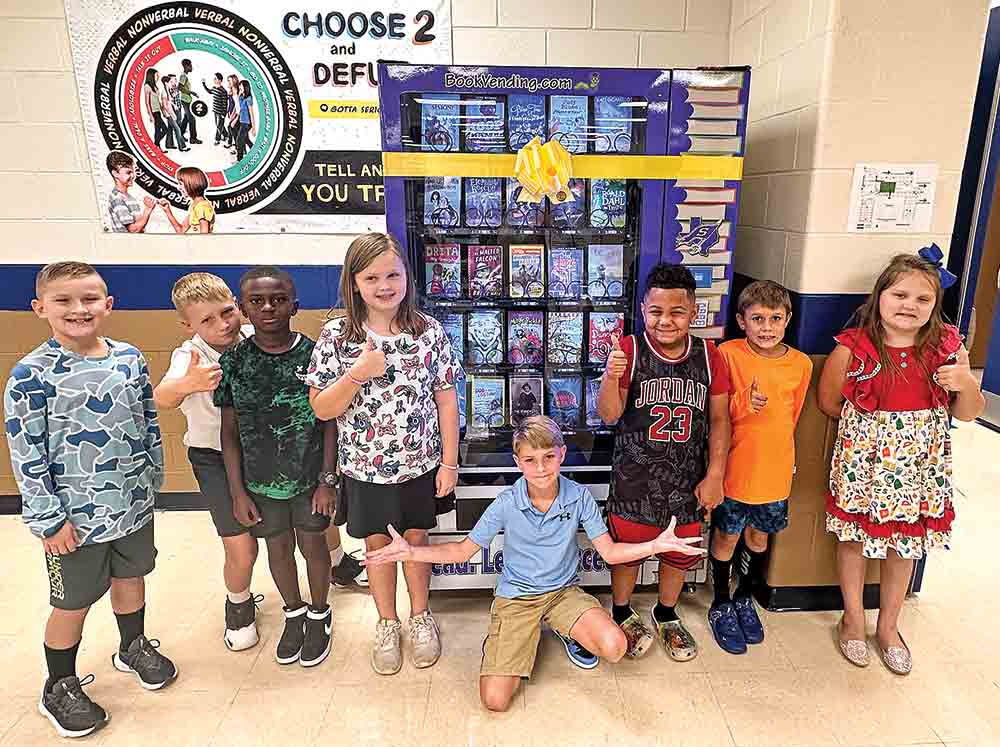 Intermediate school students at Shepherd ISD show off the school’s new book vending machine. Courtesy photos