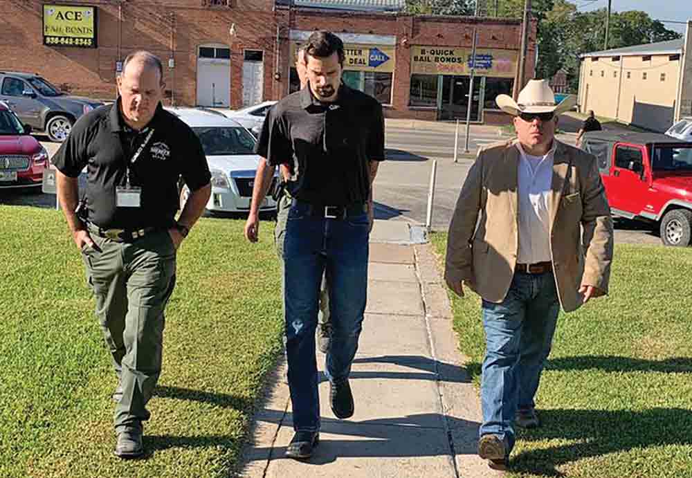 Sheriff Woody Wallace escorts Blake Partain into the Trinity County Courthouse. Courtesy photo