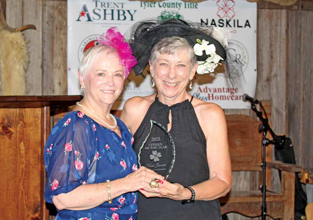 Dixie Jarrott, left, accepts the “Citizen of the Year” award from Tyler County Chamber of Commerce president Cathy Bennett. For more photos from the banquet, please see page 2B. MOLLIE LASALLE | TCB