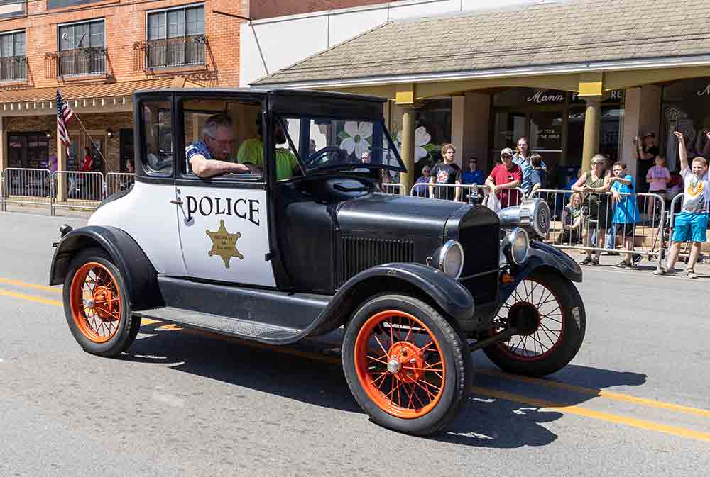 All manner of vehicles and floats will be on display during the Queen’s Parade on Saturday.  BOOSTER FILE PHOTO | JIM POWERS